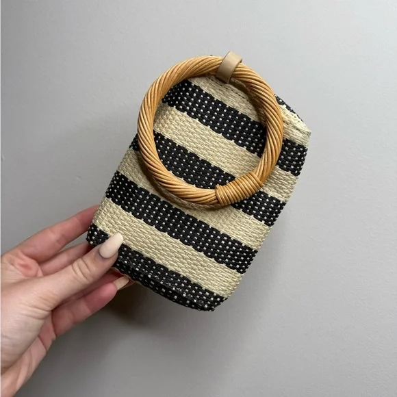 New Day Straw Bracelet Bag - Picture 4 of 8